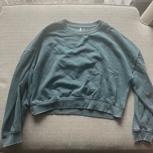 Green/teal cropped sweatshirt, size small!